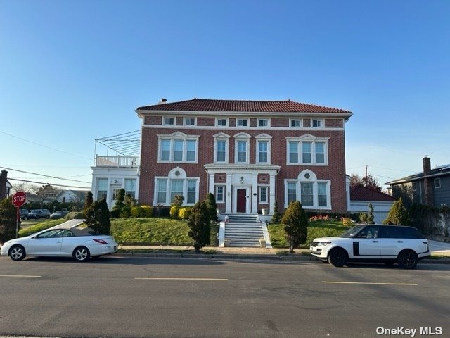 Building Photo - 275 W Beech St