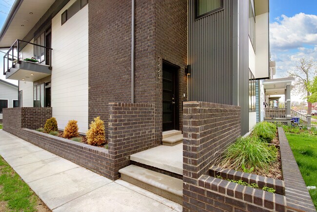Building Photo - 2223 Wabash St