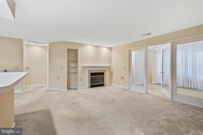 Building Photo - 3317 Sir Thomas Dr