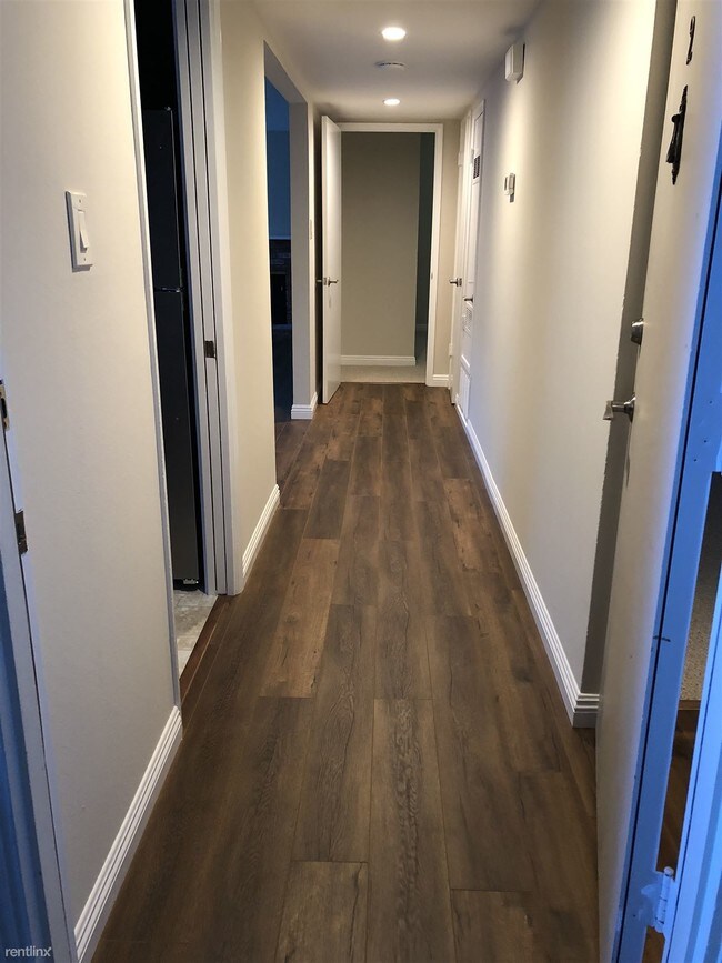 Foto del edificio - 3600 Crestmoor Dr