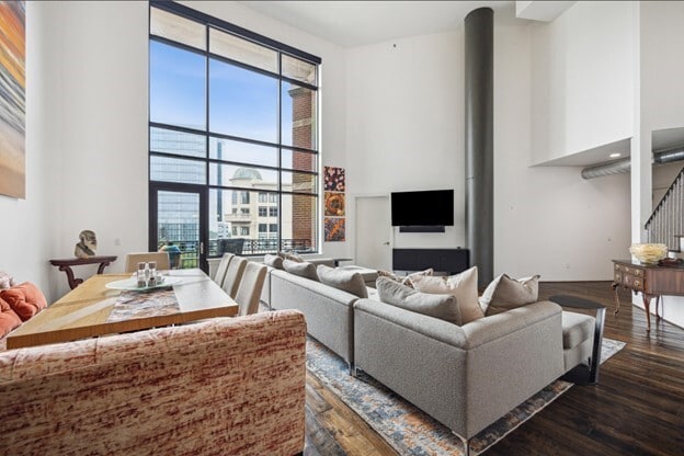 Building Photo - 5005 Hidalgo St