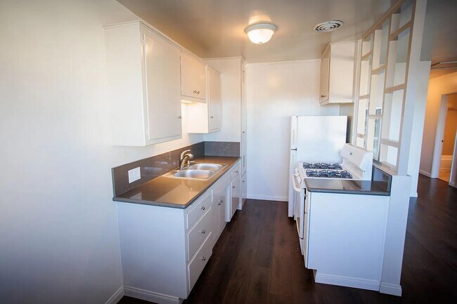 Foto del edificio - 1035 Cliff Dr