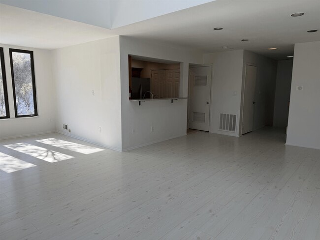 Building Photo - 798 Spinnaker Ct