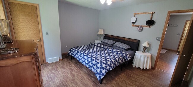 Foto del edificio - Fully Furnished 3 Bedroom House