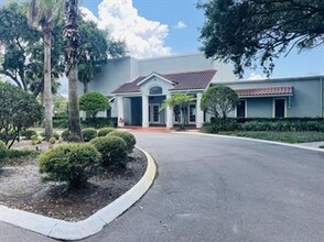 Building Photo - 2810 Somerset Park Dr