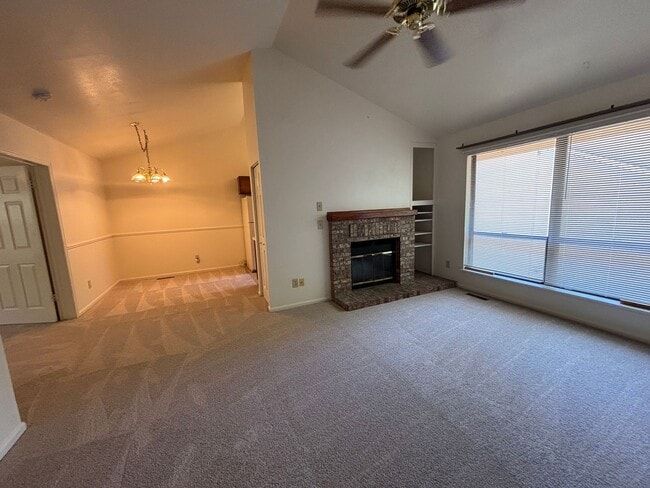 Building Photo - Comfortable Townhome Living in Southwest Fort Collins