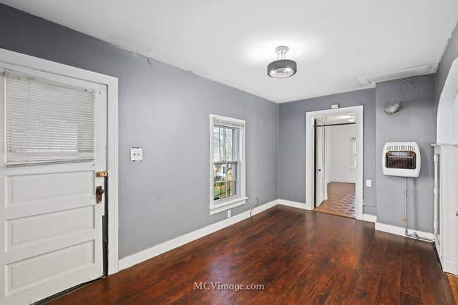Building Photo - 407 Holmes St
