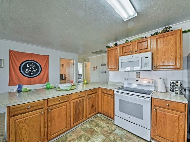Building Photo - 214 Beach Dr
