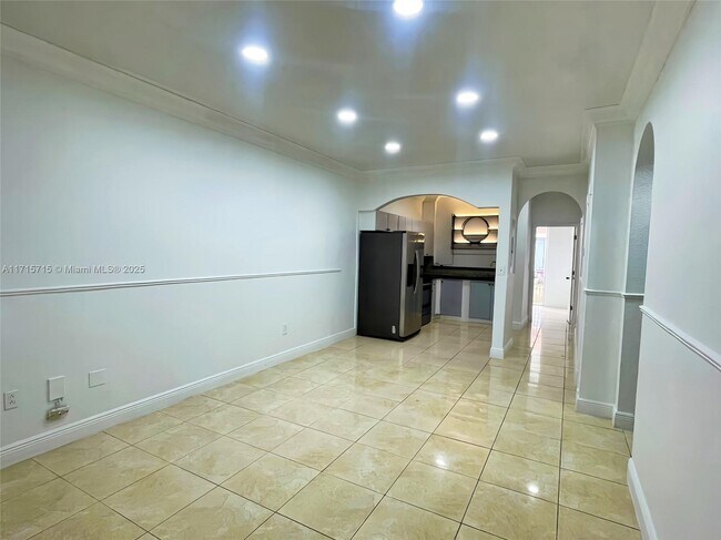 Foto del edificio - 6115 NW 186th St