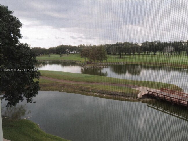 Foto del edificio - 3001 W Rolling Hills Cir