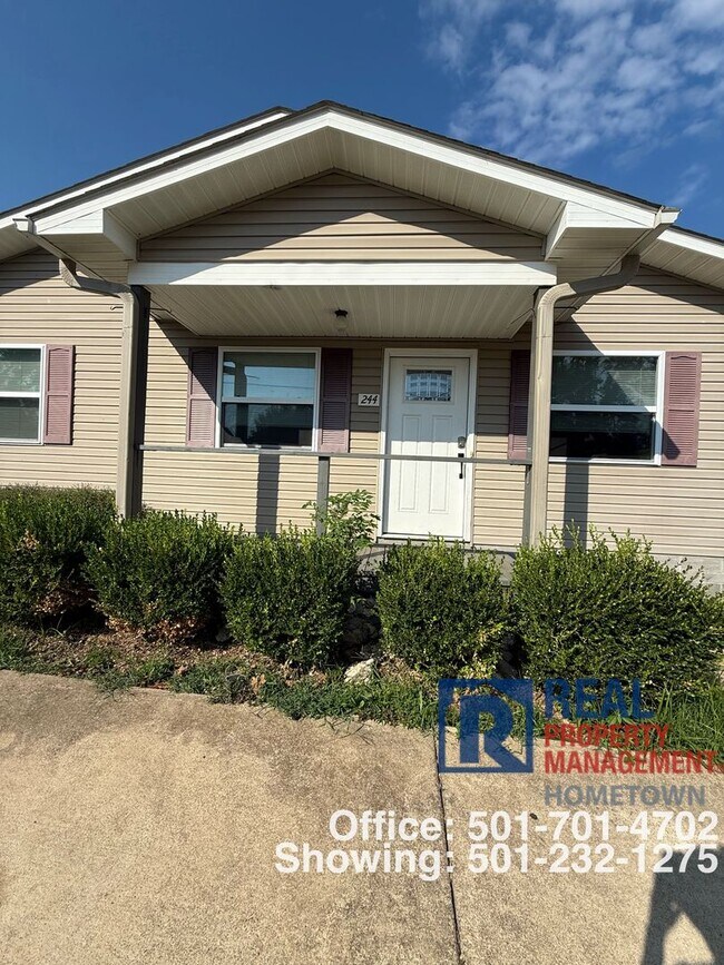 Building Photo - Spacious 4-Bed, 2-Bath Home with Solar Panels & Fenced Yard in Hot Springs