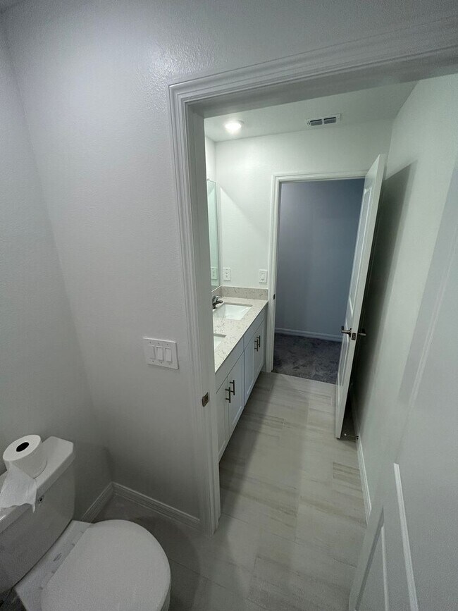 Foto del edificio - Beautiful 6 bedroom home available now!