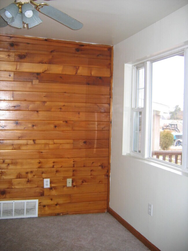 Mashpee Commons - 613 Hiland Ave