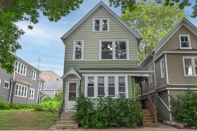 Foto del edificio - 2478 N Bartlett Ave