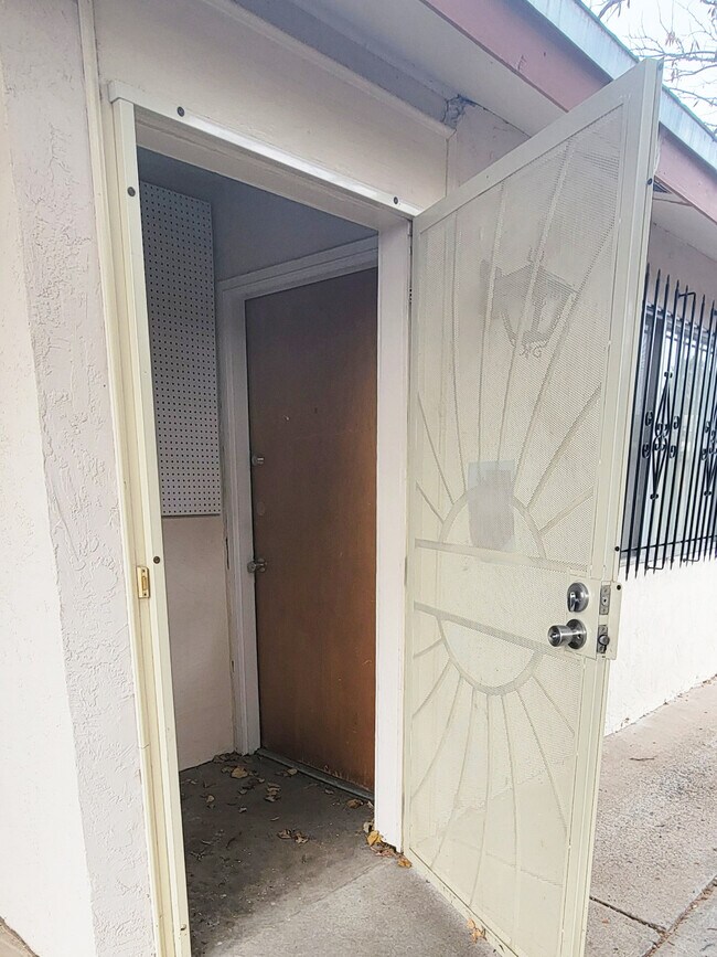Foto del edificio - 816 Ortiz Dr SE