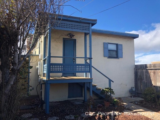 Building Photo - Two Bedroom Home Near Del Monte Beach