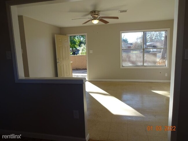 Building Photo - 3 br, 2 bath House - 111 Selman Dr