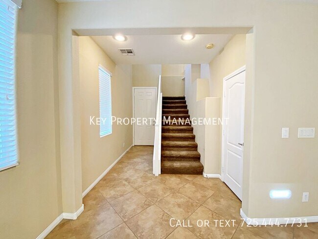 Foto del edificio - 3 BEDROOM 2.5 BATH HOME NEAR BLUE DIAMOND/...