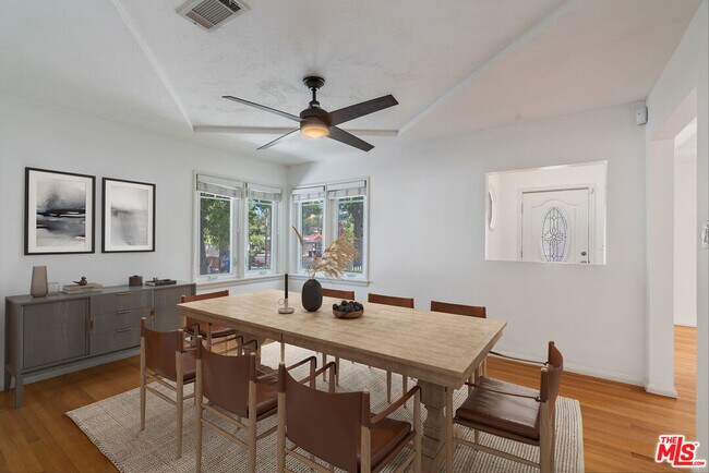 Foto del edificio - 4823 Topanga Canyon Blvd