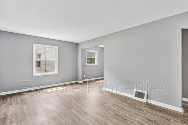 Building Photo - 135 Anistasia Dr