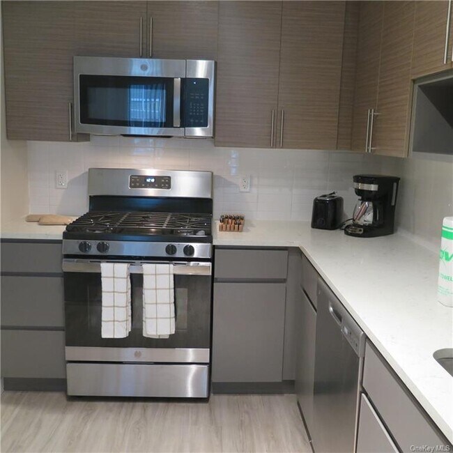 Foto del edificio - 2 Hbr Pt Rd S