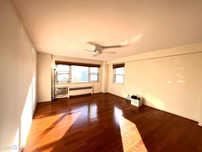 Building Photo - 356 W Surf St