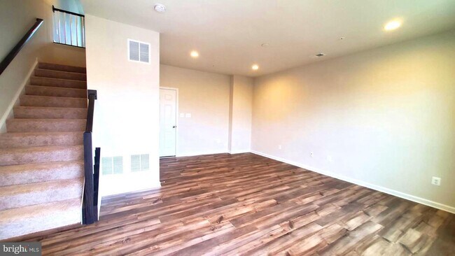 Building Photo - 6111 Lemon Grass Ln