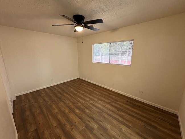 Foto del edificio - 690 W North Way