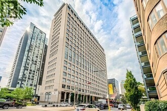 Building Photo - 111-111 St Clair Ave W