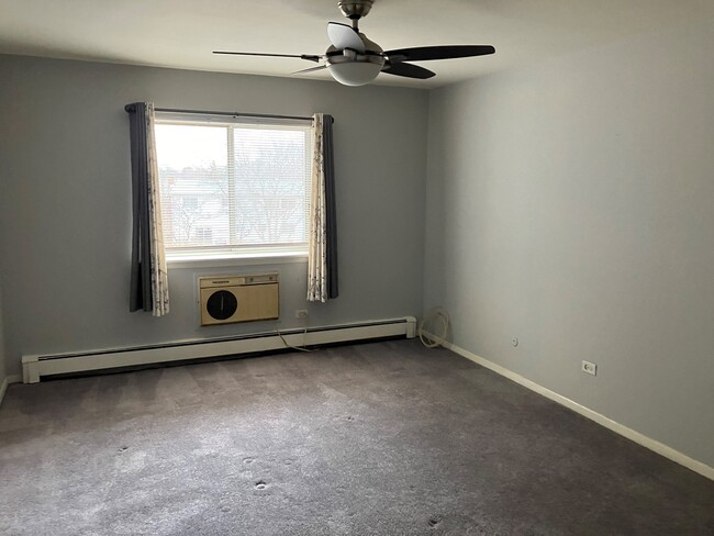 Building Photo - 1311 S Finley Rd