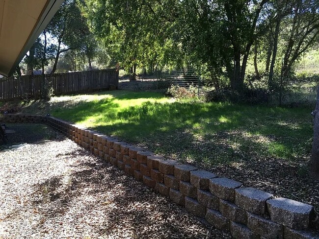 Building Photo - Kelseyville Riviera home with 3-bedrooms, ...