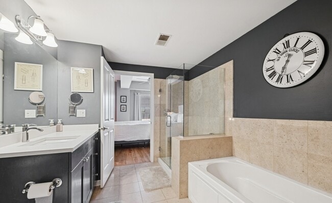 Building Photo - 437 W North Ave