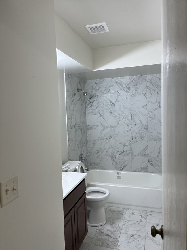 Foto del edificio - 3221 W Lake Ave