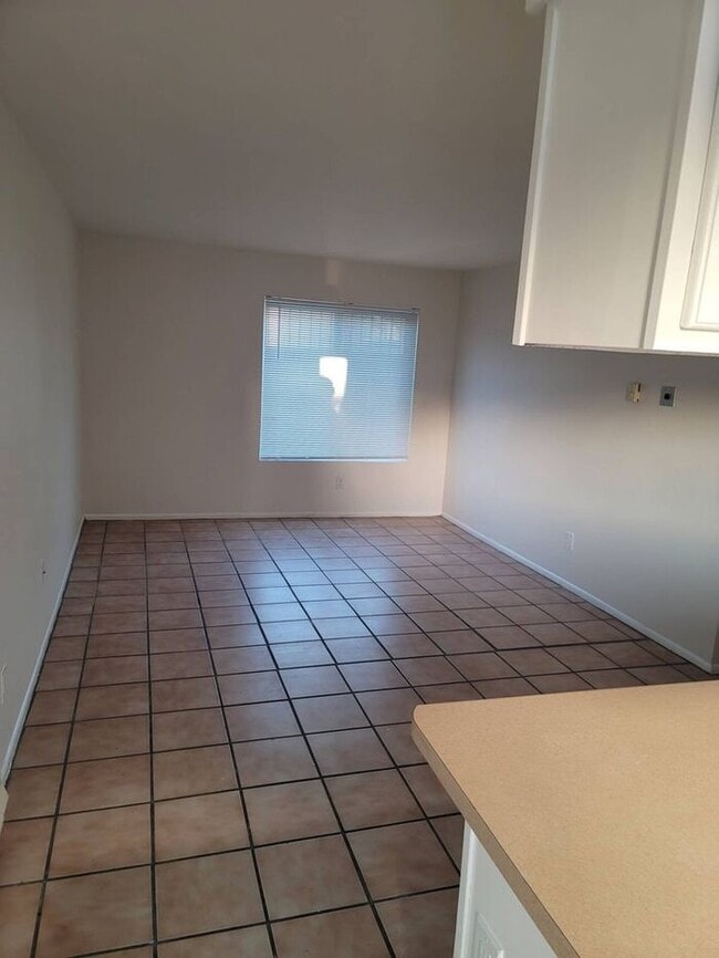 Building Photo - 1/2 MONTH FREE ON 12 MONTH LEASE AND MOVE ...