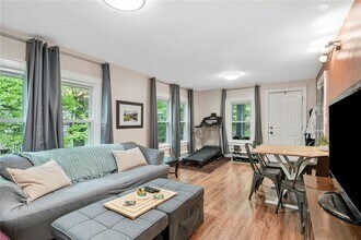 Building Photo - 570 Spencer Rd