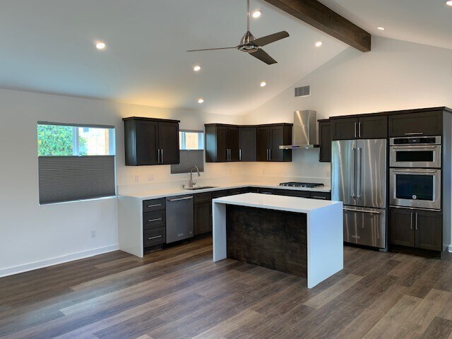 Building Photo - MOVE-IN READY! Upgraded 2+2 w/backyard, ga...