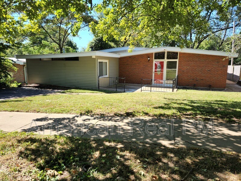 6935 Midwood Ave, Hazelwood, MO 63042 House for Rent in Hazelwood, MO
