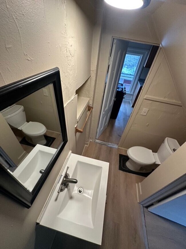 Building Photo - 621 Joseph Ave