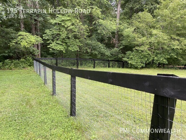 Building Photo - 2 Bed / 2 Bath Single Family (Available 2/...