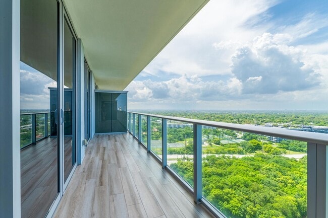Building Photo - 16385 Biscayne Blvd