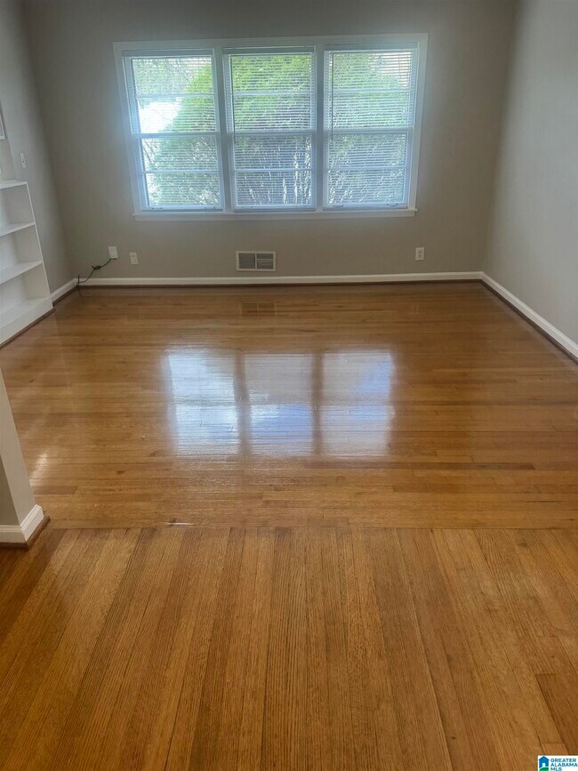 Foto del edificio - 4035 Montclair Rd