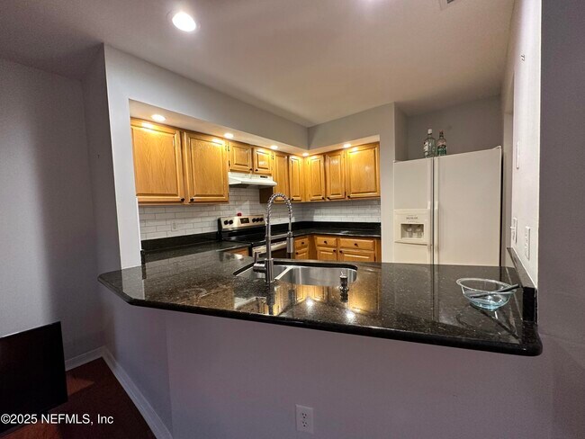 Foto del edificio - 11306 Lake Mandarin Cir E