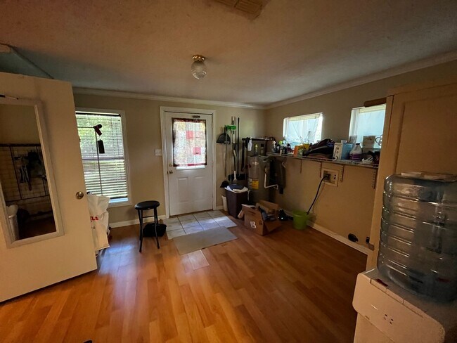 Foto del edificio - Private 2 Bed, 2 Bath Home on Acreage – 10...