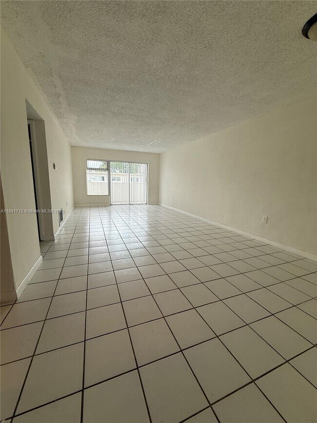 Foto del edificio - 17001 NE 9th Ave