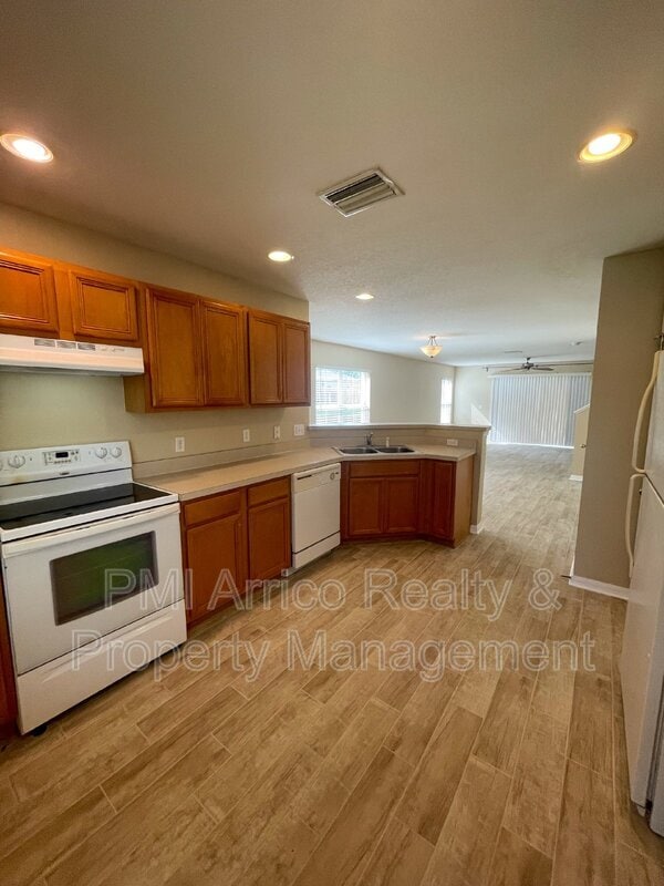 Foto del edificio - 10840 Johanna Ave