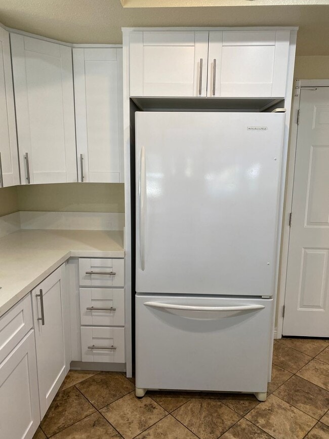 Building Photo - 3 Bed 2.5 House w/ 2 Car Garage in Prime Eastlake Location