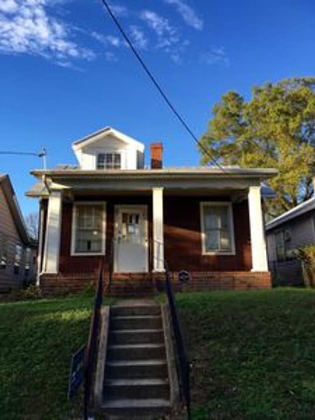 Primary Photo - Beautiful 2 bed 1 bath house in Churchill