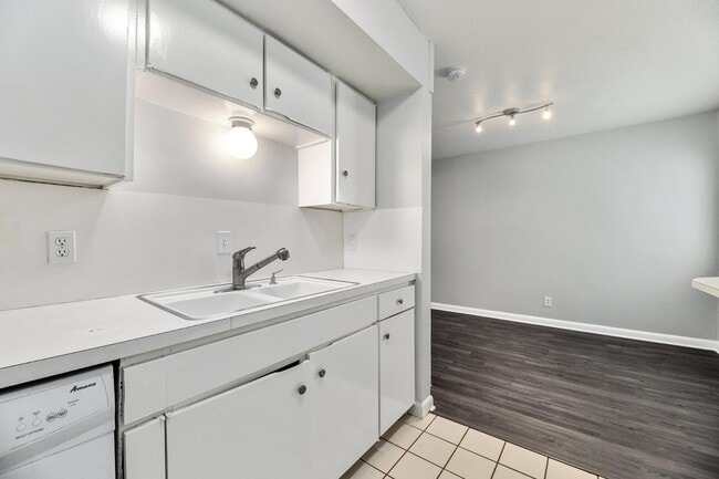 Building Photo - 2408 Longview St