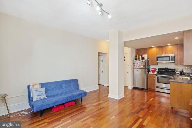 Building Photo - Converted Arts Condo 1 Bedroom