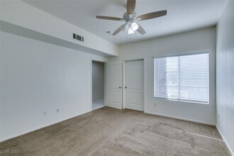 Building Photo - 5525 W Flamingo Rd